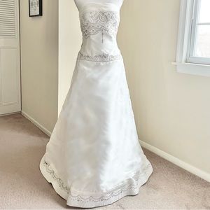 Rivini Rita Vinieris Hand Beaded Strapless Wedding Dress - Size 8